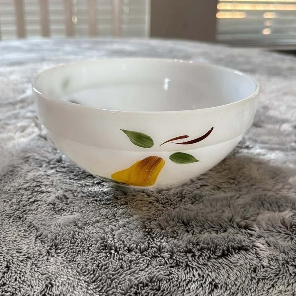VTG Anchor Hocking Fire King Gay Fad Fruit Hand Painted Milk Glass Mixing Bowl‎